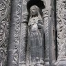Basilique Saint-Denis -façade occidentale, détail du portail central : une des Vierges folles et Vierges sages qui orne le piédroit.  