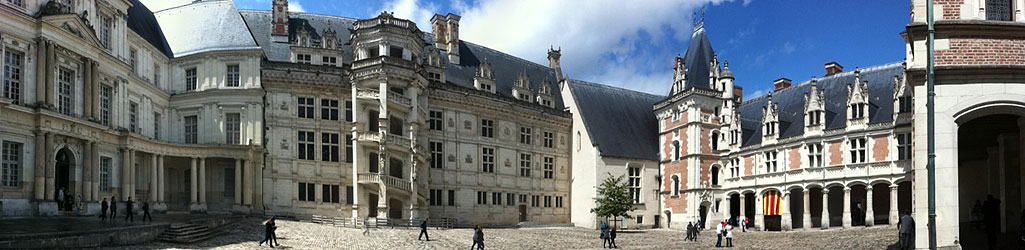 le château de Blois, les façades intérieures de style gothique, Renaissance et Classique.