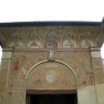La chartreuse de Pavie : l'extérieur du premier vestibule - les fresques de Bernardino de Rossi