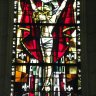 Château de Blois –  la chapelle Saint Calais – Le Christ en croix – détail du vitrail de Max Ingrand situé derrière l’autel. 