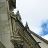 Château de Blois –  l’aile François Ier – détail de la façade coté cour : putti et sculpture de l’escalier, corniche, gargouilles et lucarnes.