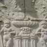 Château de Blois –  l’aile François Ier - l’escalier Renaissance – détail des reliefs sculptés en partie basse.