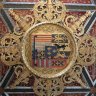 Chenonceau - La Chambre des Cinq Reines - le plafond à caissons (XVIe siècle) est orné des armoiries des cinq reines honorées dans cette salle - ici (au centre du plafond) les armoiries de Louise de Lorraine.