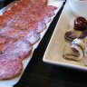 Fogon : saucisson ibérique et mises en bouche ( anchois mariné et cerise au vinaigre) 