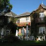 La Baule - Le Saint-Cristophe, hôtel et restaurant installés dans 4 villas 1900 nichées dans un jardin. Place Notre-Dame.