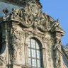 Palais du Louvre, le pavillon Turgot côté Carrousel : caryatides de Jules Cavelier (1857), sculpture sommitale : l'Histoire et la Poésie de Jules Cavelier (1857).