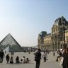 La cour Napoléon et la pyramide de Pei vus du pavillon Sully. A droite, le pavillon Turgot, l'aile Turgot, le pavillon Richelieu et l'aile Colbert.
