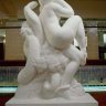 Eve et le Serpent (1936) de Marcel Merignargues (Nîmes 1884-1965) plâtre. Marcel Merignargues a réalisé de nombreux monuments aux morts dans le Gard, il y traduit le tragique et les souffrances de la guerre.