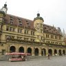 La façade Renaissance du Rathaus et sa tourelle d'escalier octogonale. Le portique à bossage date du XVIIIe siècle.