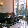 Trianon Palace - le restaurant La Véranda dans la lumière du coucher de soleil hivernal 