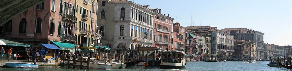 Venise - le Grand Canal sous le pont du Rialto